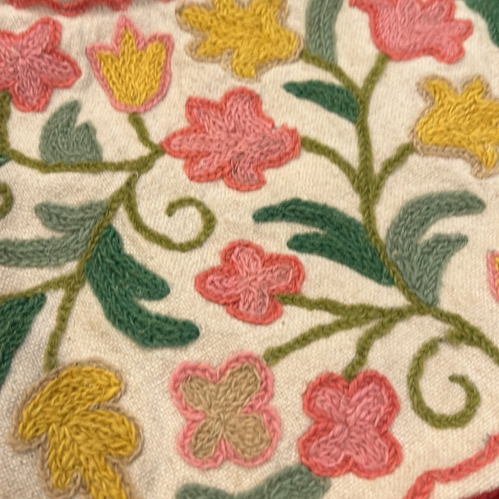 VINTAGE CREWEL EMBROIDERED PURSE WITH CANE WRAPPED HANDLES FLORAL FOLK HOBBO - Picture 3 of 8